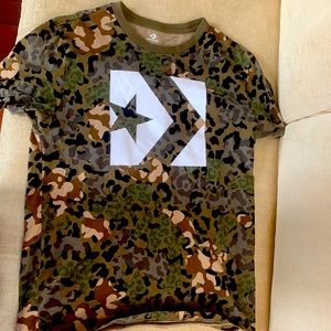 Camo converse men’s medium tee